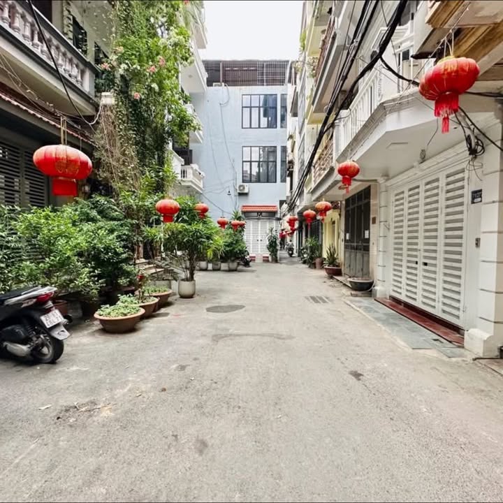 Nhà 4 tầng Cổ Nhuế 33m² giá 7.7 tỷ - Cơ hội đầu tư tuyệt vời!