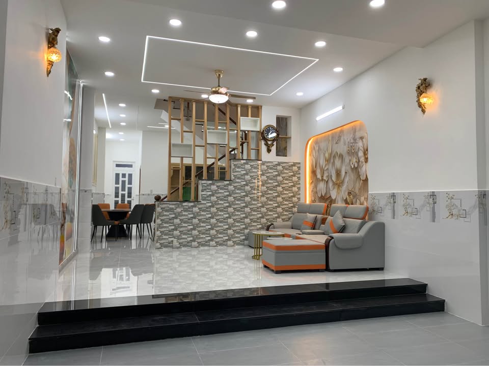 Nhà mặt tiền Bà Điểm, Hóc Môn 92m² giá 5.8 tỷ - Full nội thất, ở ngay!