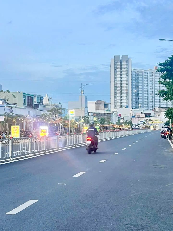 Đất mặt tiền Kinh Dương Vương 483m² giá 121.5 tỷ - Cơ hội đầu tư vàng!