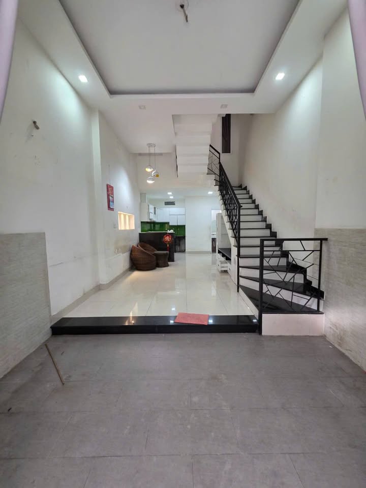 Nhà nguyên căn cho thuê đường Lũy Bán Bích, Tân Phú 52.5m² - Đường hẻm xe hơi thông thoáng!