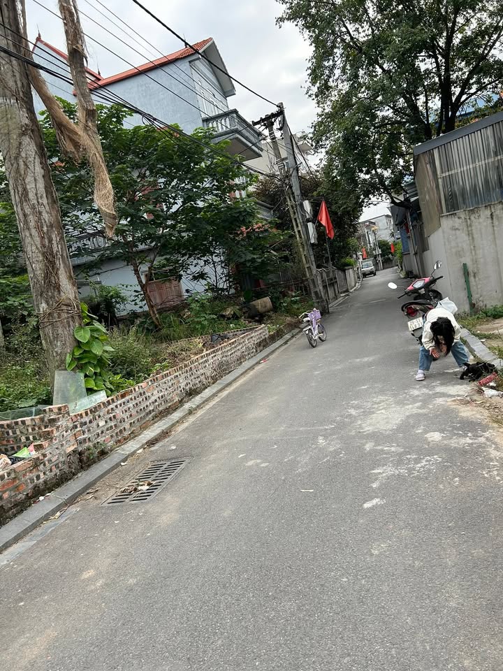 Đất Vân Trì 49m² giá 4 tỷ - Ô tô vào tận đất, vị trí thuận lợi!