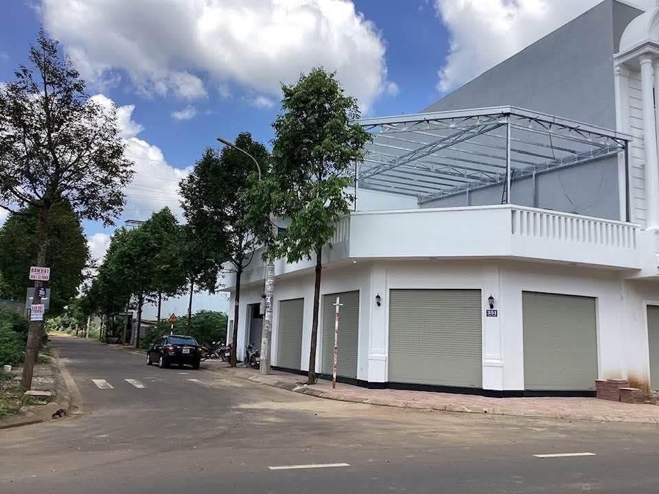 Cho thuê nhà góc 2 mặt tiền đường Hùng Vương Buôn Ma Thuột 150m² - Kinh doanh đắc địa!