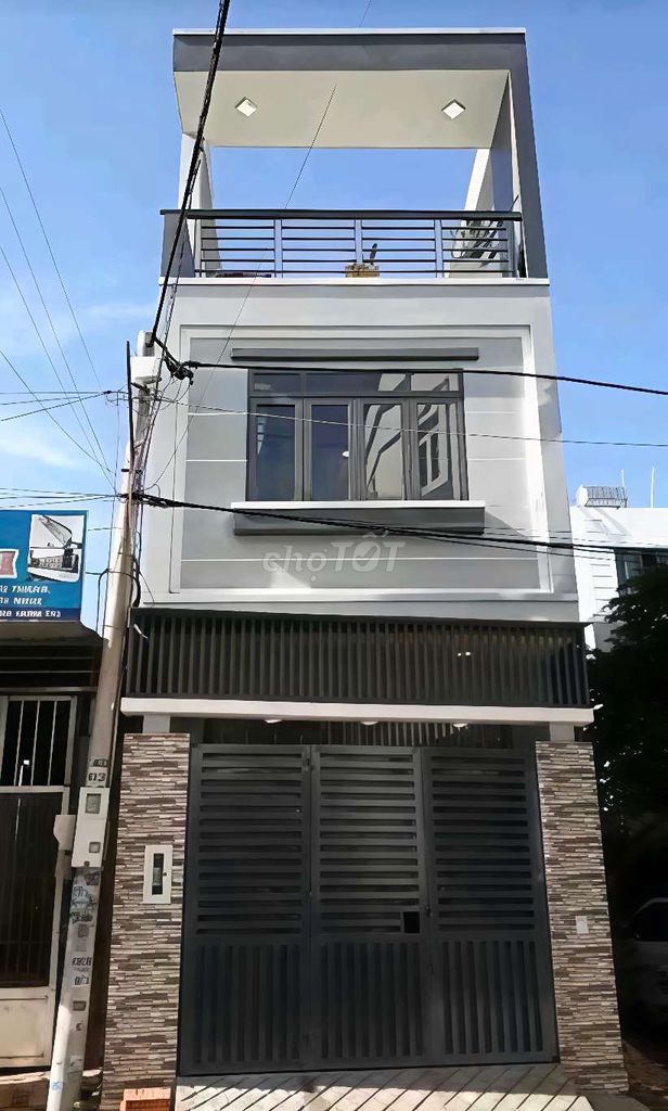 Nhà nguyên căn 1 trệt 2 lầu 2PN 2WC, đường Ngô Chí Quốc - Giá thuê 9 triệu