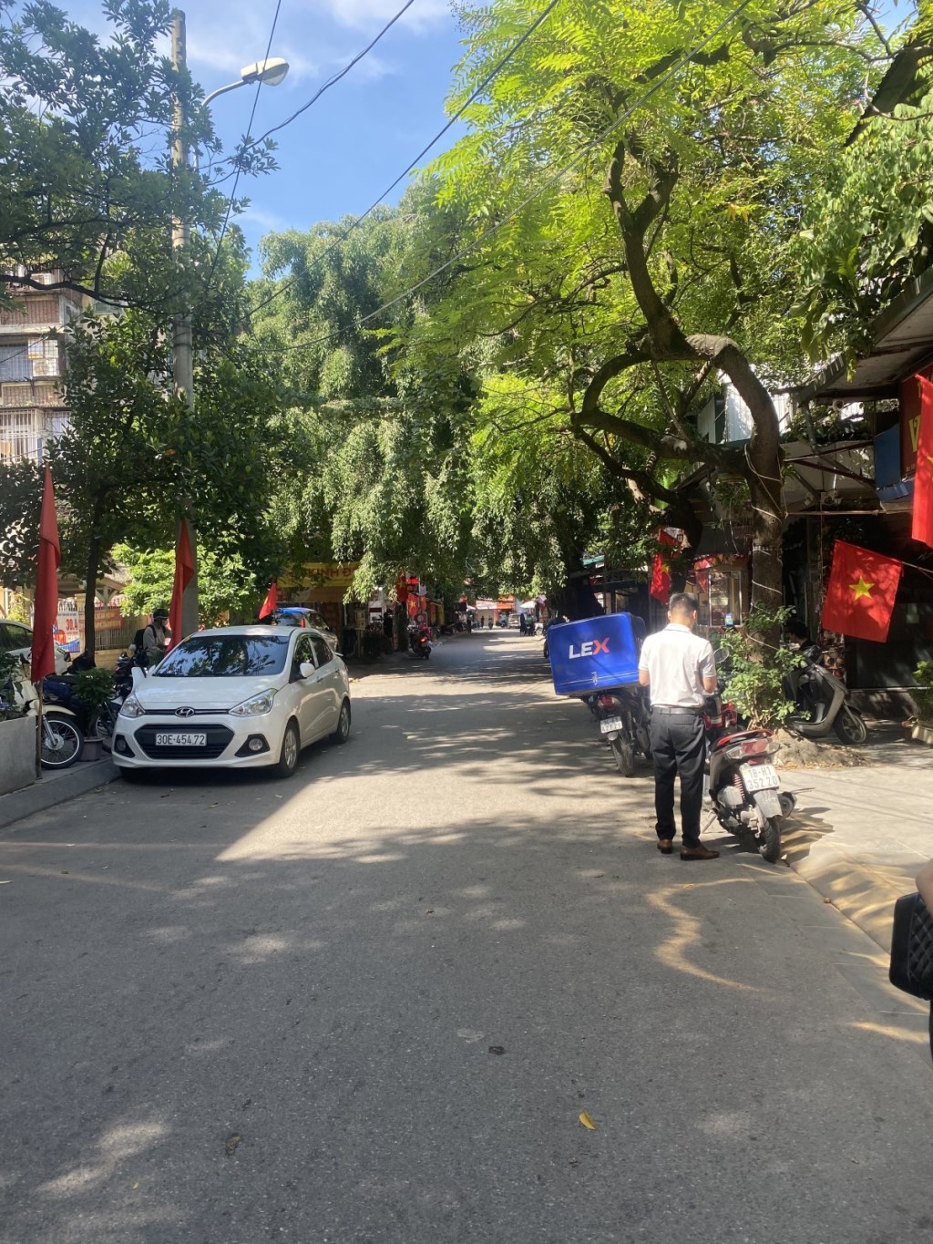 Căn hộ tập thể Thanh Xuân Bắc 40m² giá 2.25 tỷ - Nhà đẹp, sổ riêng, ô tô đỗ thoải mái!