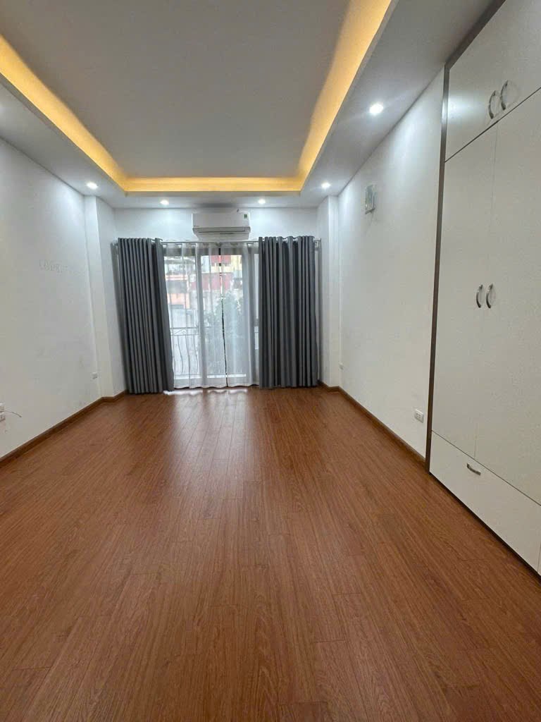 Bán nhà ngõ ô tô tránh Lạc Long Quân - Tây Hồ 40m² 6 tầng - Giá 15.7 tỷ thương lượng!