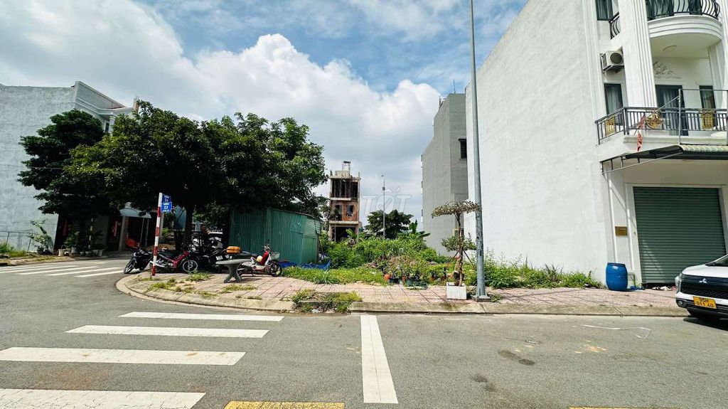 Đất 2 mặt tiền D1, KDC Phúc Đạt, Dĩ An 95,5m² giá 5,25 tỷ - Sổ hồng riêng, thổ cư 100%!