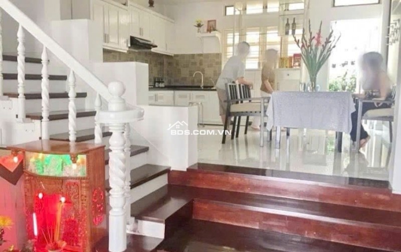 Nhà mặt tiền đường D4 Phú Mỹ, Quận 7 - 90m² giá 13 tỷ - Vị trí đắt giá, thông thoáng!