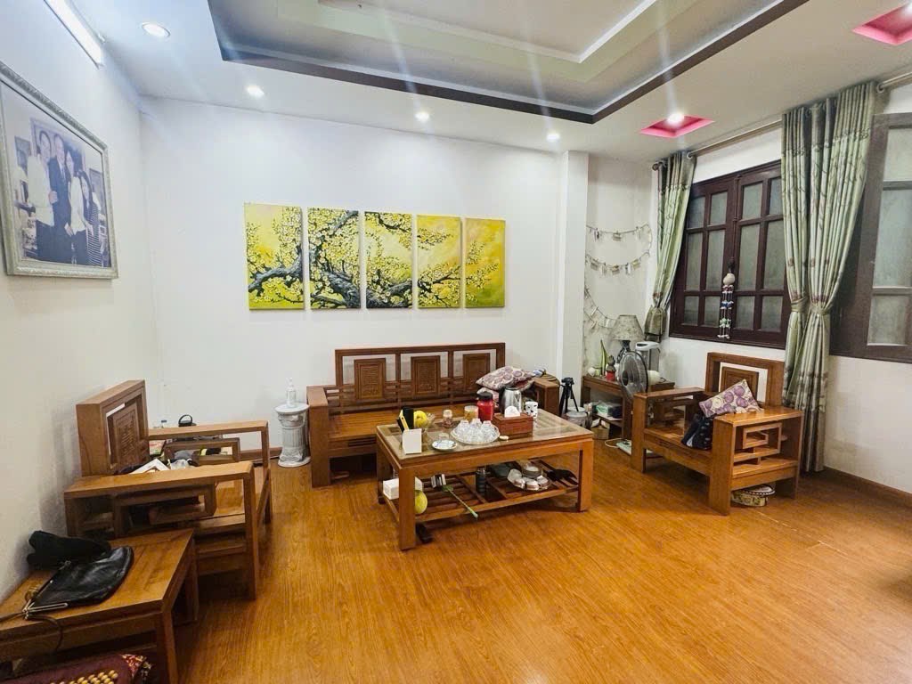 Nhà phố Lạc Long Quân 46m² giá 10.5 tỷ - An cư lý tưởng gần trung tâm!