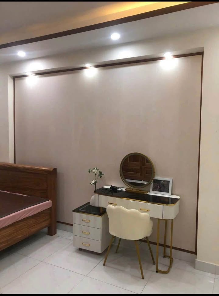 Nhà 3 tầng đường Trần Nhân Tông, Hải Phòng 42m² giá 2.5 tỷ - Vị trí đắc địa, chỉ việc vào ở!