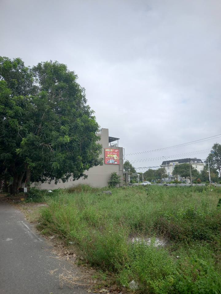 Đất nền góc 2 mặt tiền đường D2, Châu Đốc, 200m² chỉ 2 tỷ - Cơ hội đầu tư tuyệt vời!