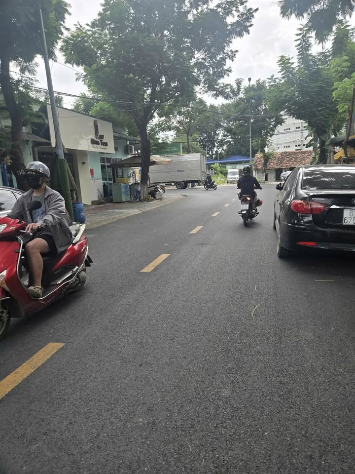 Nhà mặt tiền đường Phan Bội Châu, Dĩ An 114m² giá 7.7 tỷ - Cơ hội đầu tư tuyệt vời!