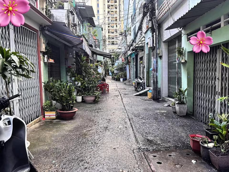 Nhà mặt phố Cách Mạng Tháng Tám, Quận 10, 62m² giá 9 tỷ - Vị trí đắc địa, tiện xây mới!