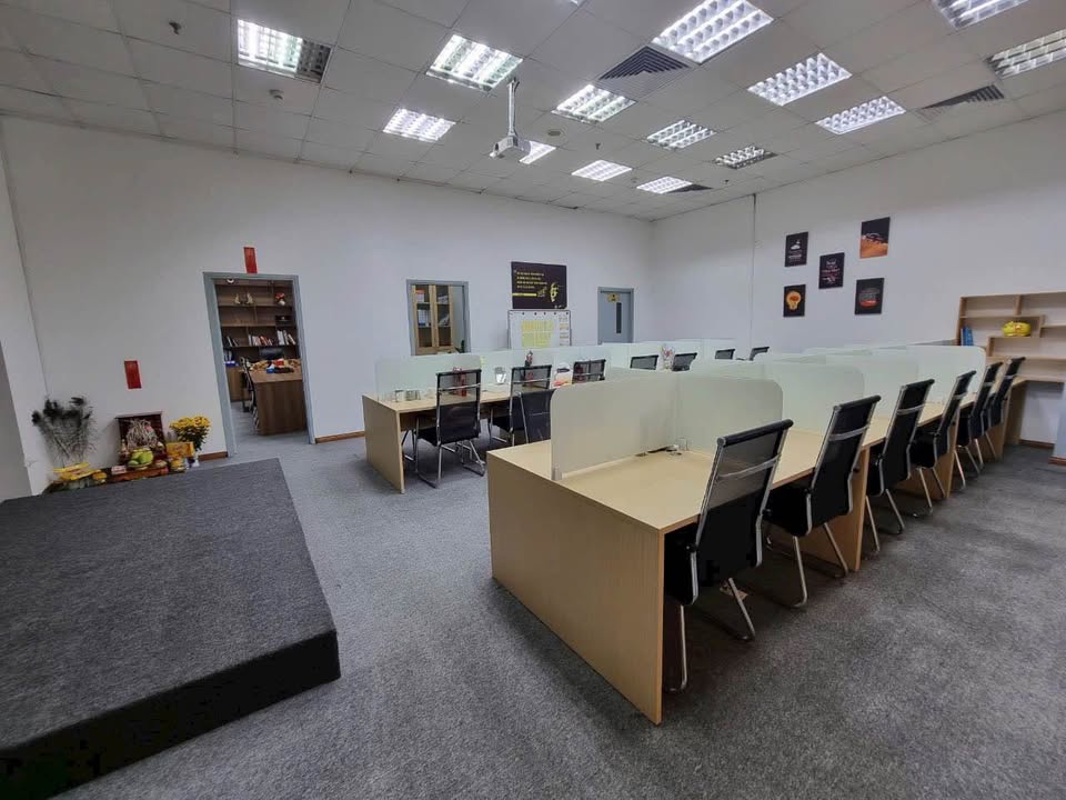 Văn phòng cho thuê Trần Thái Tông Cầu Giấy 200m² giá 35 triệu - Sẵn sàng vào ở ngay!