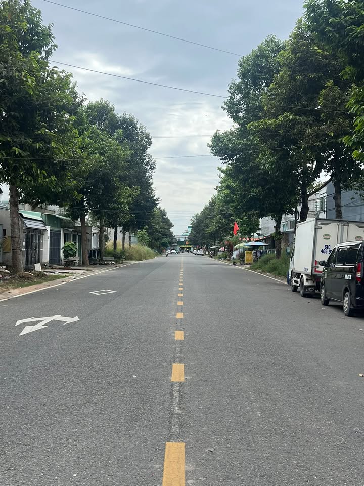 Nhà 3 tầng Phú Tân 100m² giá thỏa thuận - Không gian sống lý tưởng!