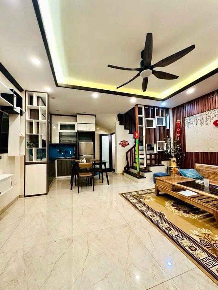 Nhà ngõ Quỳnh, Thanh Nhàn 35m² giá 8.3 tỷ - Đẹp, full nội thất, ô tô đỗ cửa!