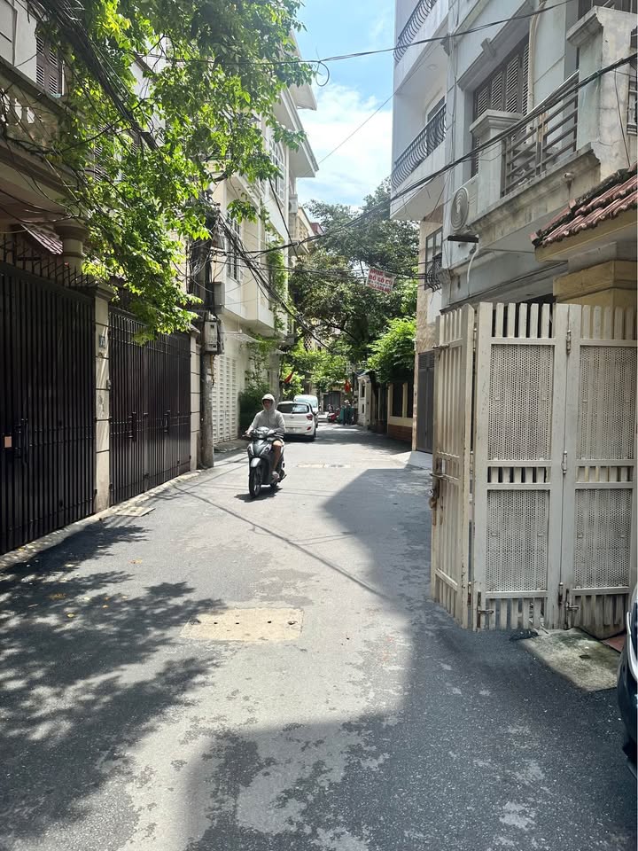 Nhà riêng Ngã Tư Sở 43.5m² giá 8.6 tỷ - Giao dịch gấp trước tháng 7 âm!