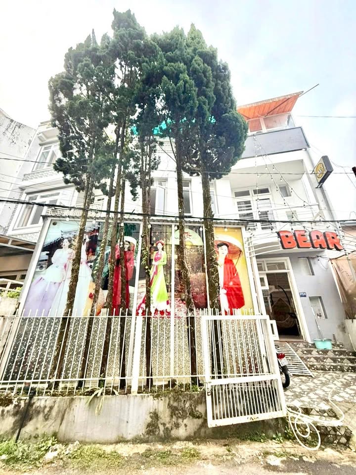 Nhà 1 trệt 2 lầu tại Đà Lạt, 125m² giá 14 tỷ - Hẻm ô tô, vị trí đắc địa!