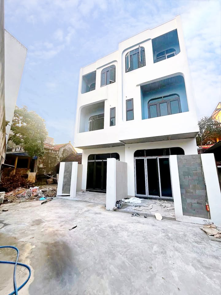 Nhà 3 tầng Lộc Vượng, Nam Định 53m² giá 3.25 tỷ - Ô tô vào tận cửa!