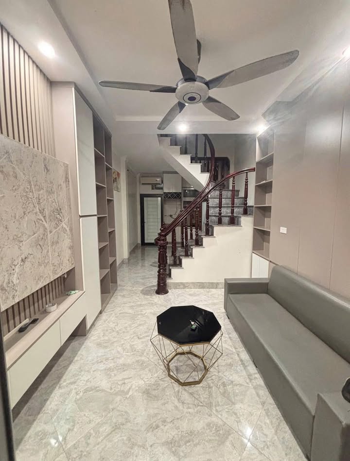 Nhà phố Lĩnh Nam 35m² giá 8.6 tỷ - Thiết kế đẹp, sẵn sàng ở ngay!