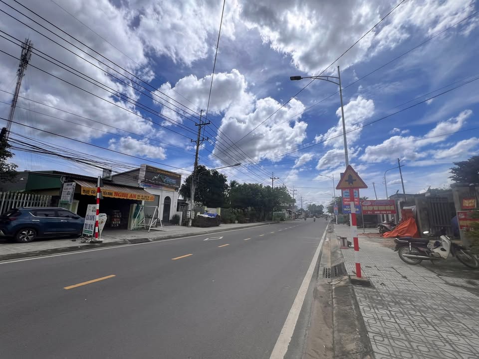 Nhà cấp 4 mặt tiền Huỳnh Tấn Phát, 330m² giá chỉ 3 tỷ - Cần bán gấp!