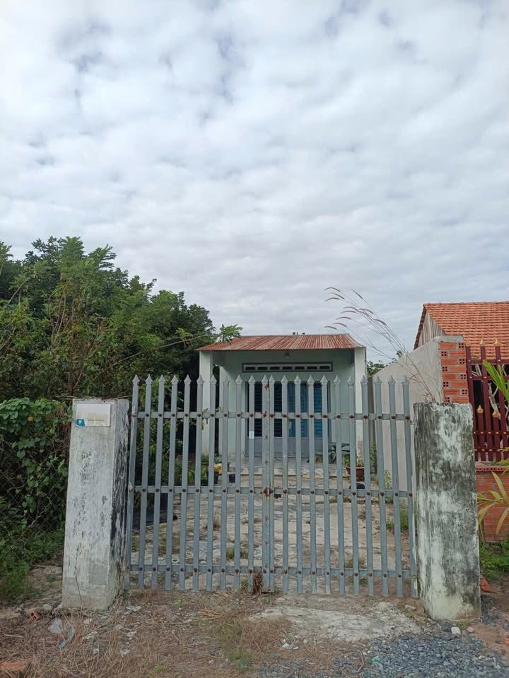 Nhà riêng Trường Hoà, Hòa Thành 335m² giá 850 triệu - Đường 10m, hướng Đông