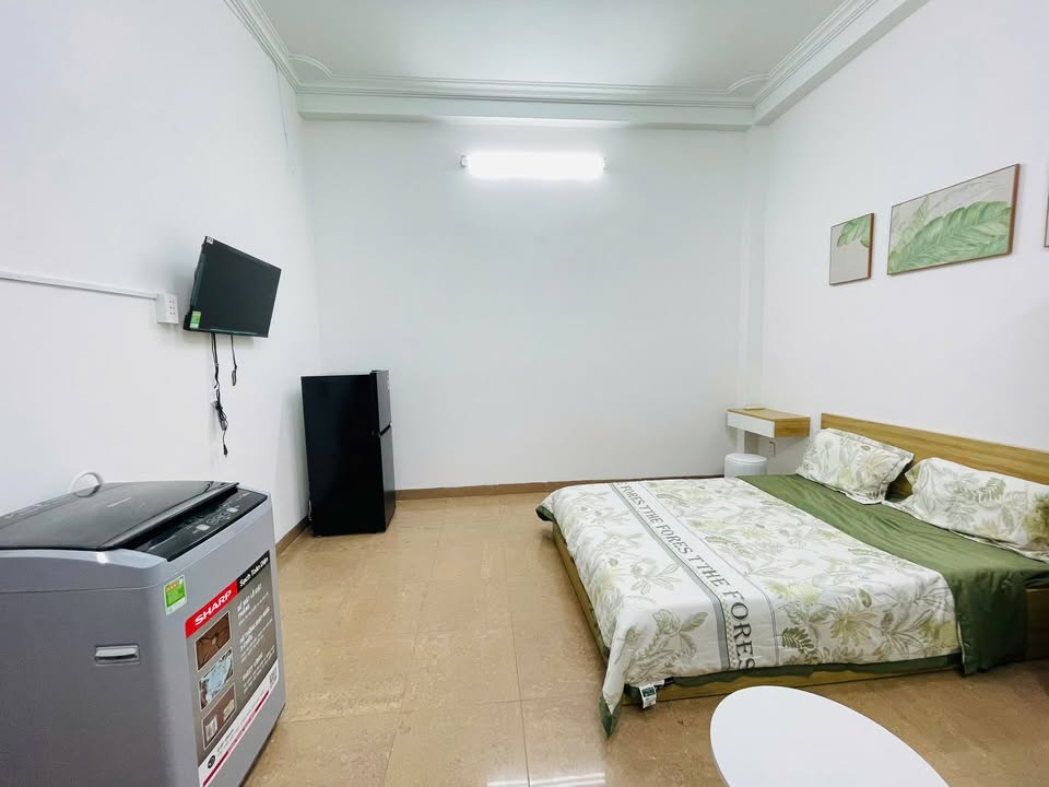 Phòng cho thuê đường Thành Thái, Quận 10 - Full nội thất, an ninh 24/7!