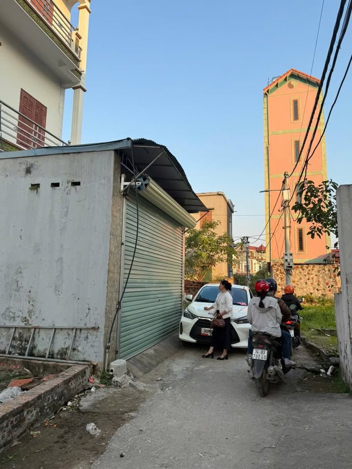 Nhà 3 tầng 1 tum tại Quang Minh 100m² giá chỉ 4 tỷ - Cơ hội hiếm có!