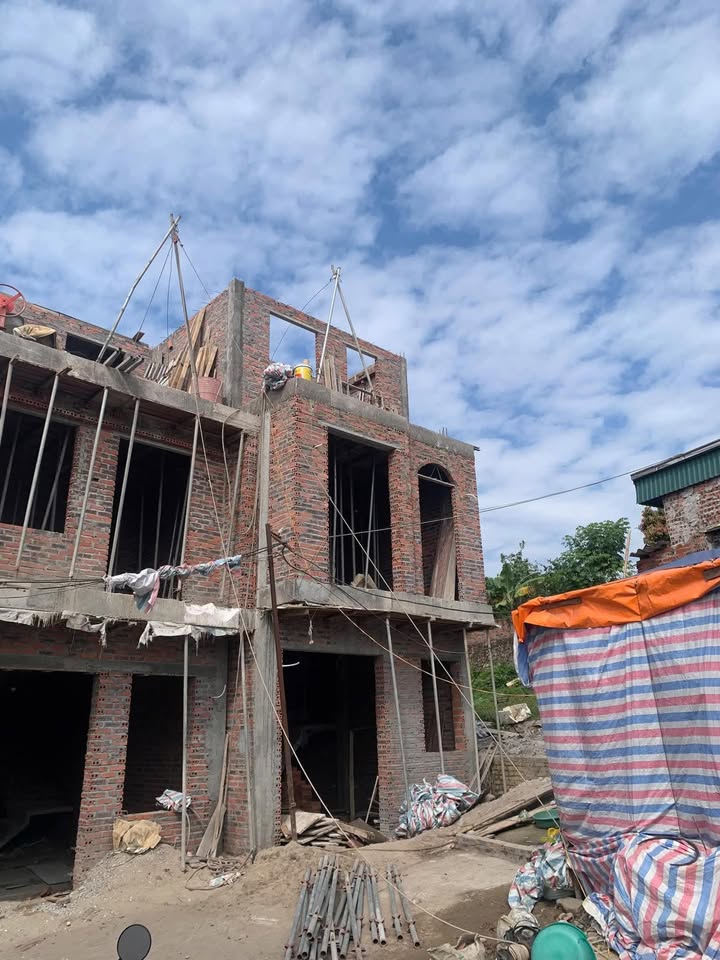 Nhà 2.5 tầng đường Cao Thắng, Hạ Long 52m² giá 2.3 tỷ - Hướng Đông Nam thoáng mát!