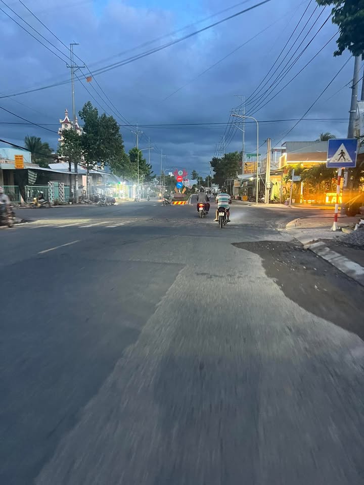 Nhà phố đường Nguyễn Huệ, Tân Hồng 100m² giá 1.4 tỷ - Chính chủ bán gấp!