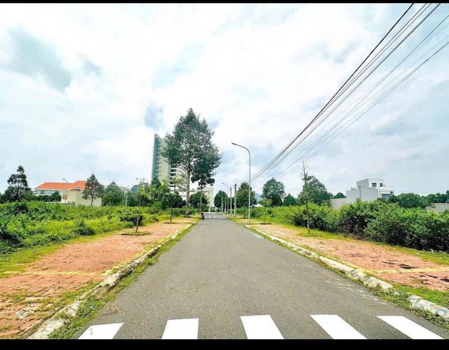 Đất nền góc 2 mặt tiền Phước Hiệp 108m² giá chỉ 2.2 tỷ - Vị trí đắc địa kinh doanh!