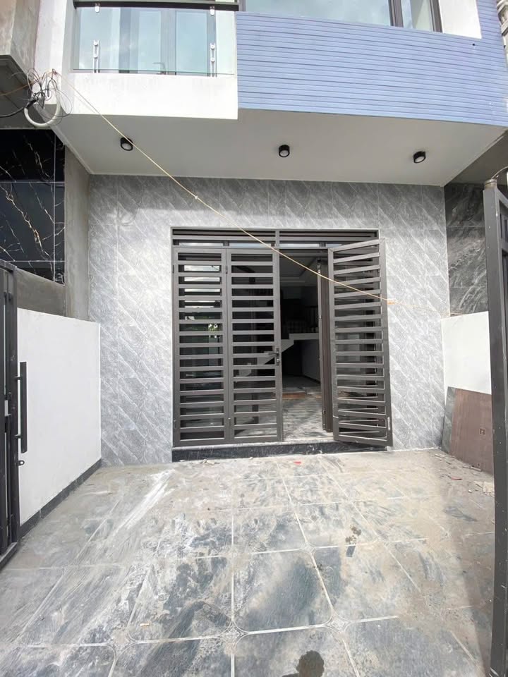 Nhà 3 tầng độc lập Hồng Thái, An Dương 62m² giá 2.1 tỷ - Sân cổng riêng, ô tô đỗ cửa!