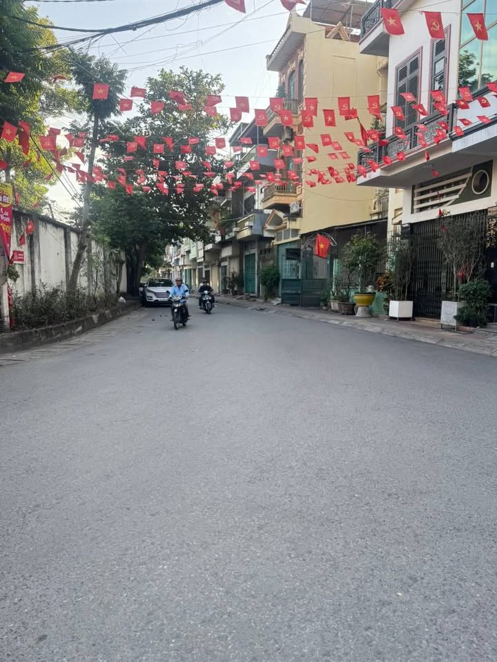 Nhà 3 tầng Cẩm Thủy 83m² giá 4 tỷ - Kinh doanh thuận lợi ngay mặt đường!