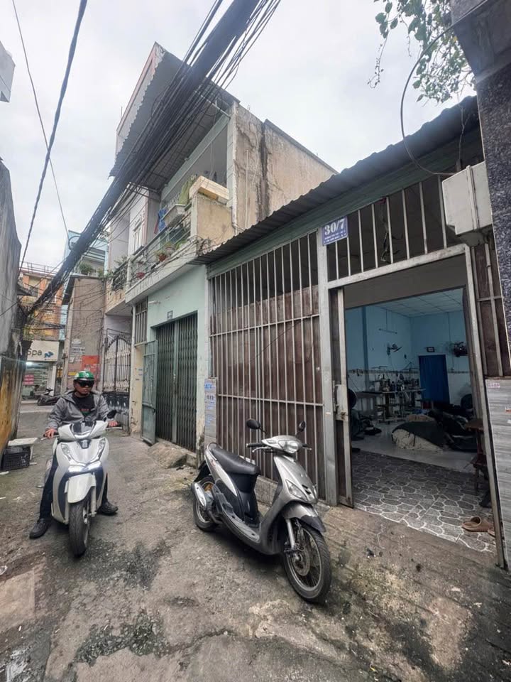 Nhà cấp 4 Tân Thới Nhất 100m² giá 4.69 tỷ - Gần chợ Lạc Quang, hẻm thông thoáng!