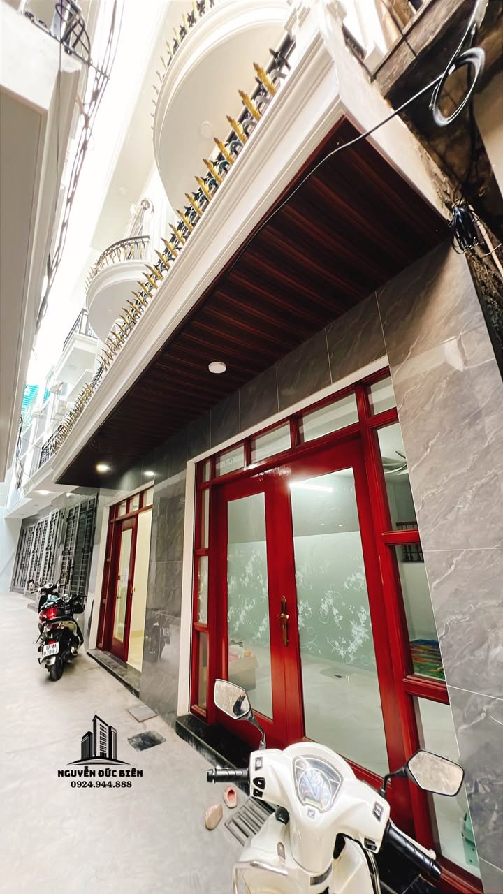 Nhà 3 tầng tân cổ điển tại Trần Lãm, Thái Bình - Giá chỉ 2 tỷ