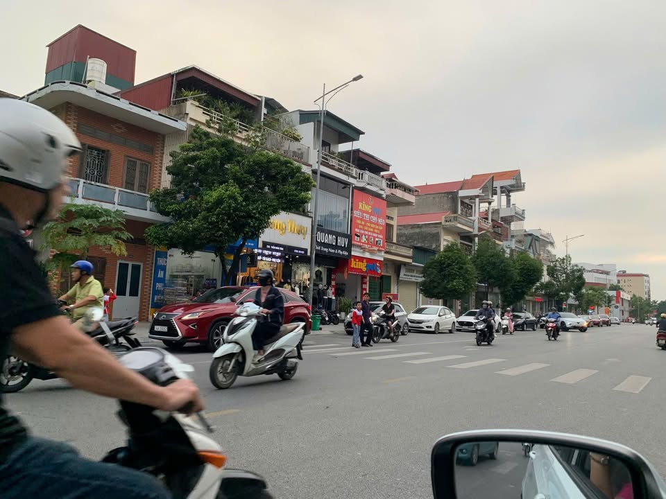 Nhà 2 tầng mặt tiền 4.2m đường Trần Nhân Tông, Uông Bí - Khu phố kinh doanh sầm uất!