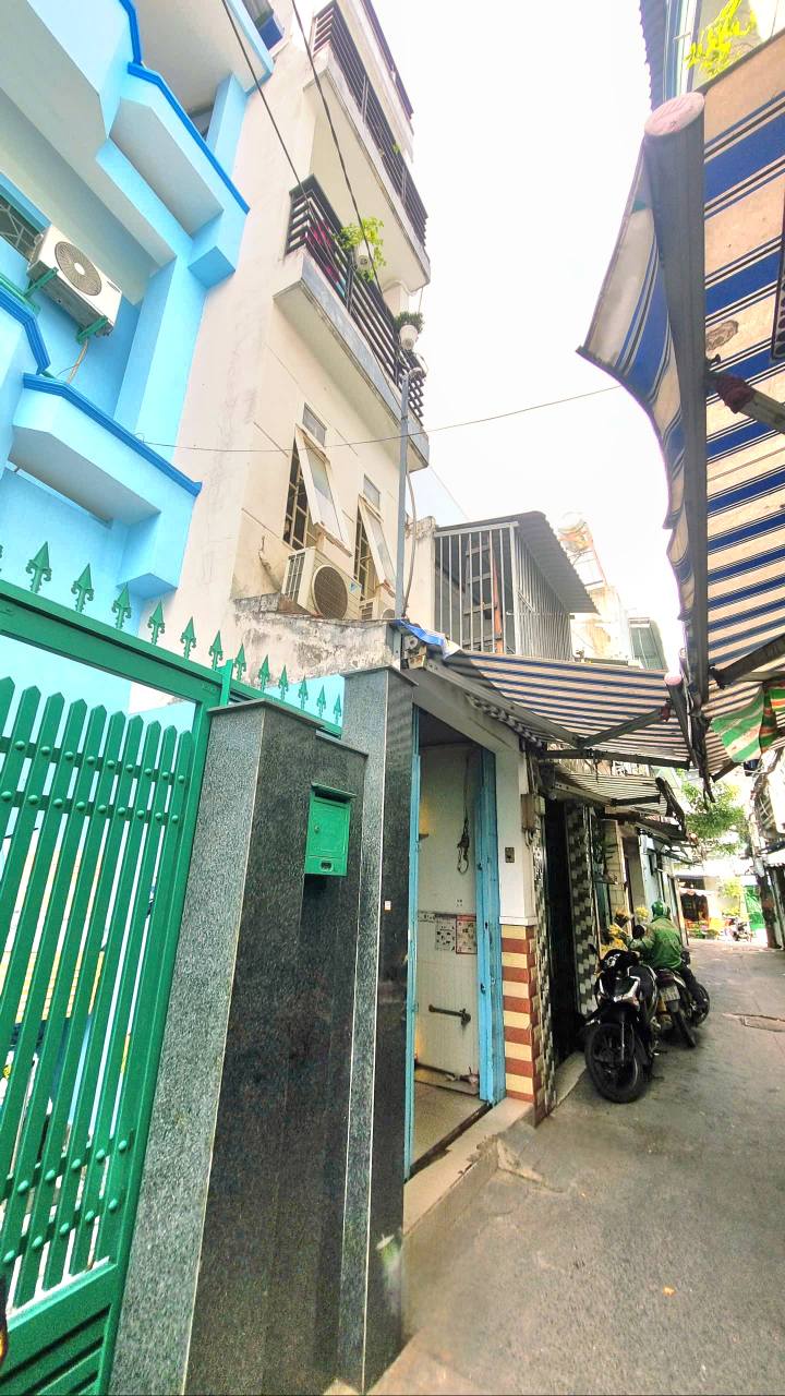 Nhà 4 tầng Thành Thái, Quận 10, 150m² giá 7 tỷ - Gần chợ, tiện ích đầy đủ!