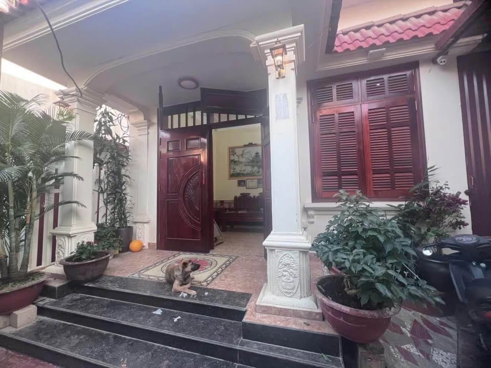 Nhà 2 tầng phường Đông Kinh Lạng Sơn 251m² giá 5 tỷ - Sân ô tô riêng, vị trí đắc địa!