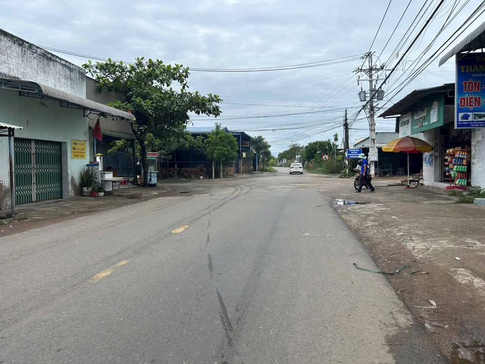 Đất kèm nhà mặt tiền nhựa thôn 3 Hàm Liêm 410m² giá 2.05 tỷ - Kinh doanh thuận lợi!