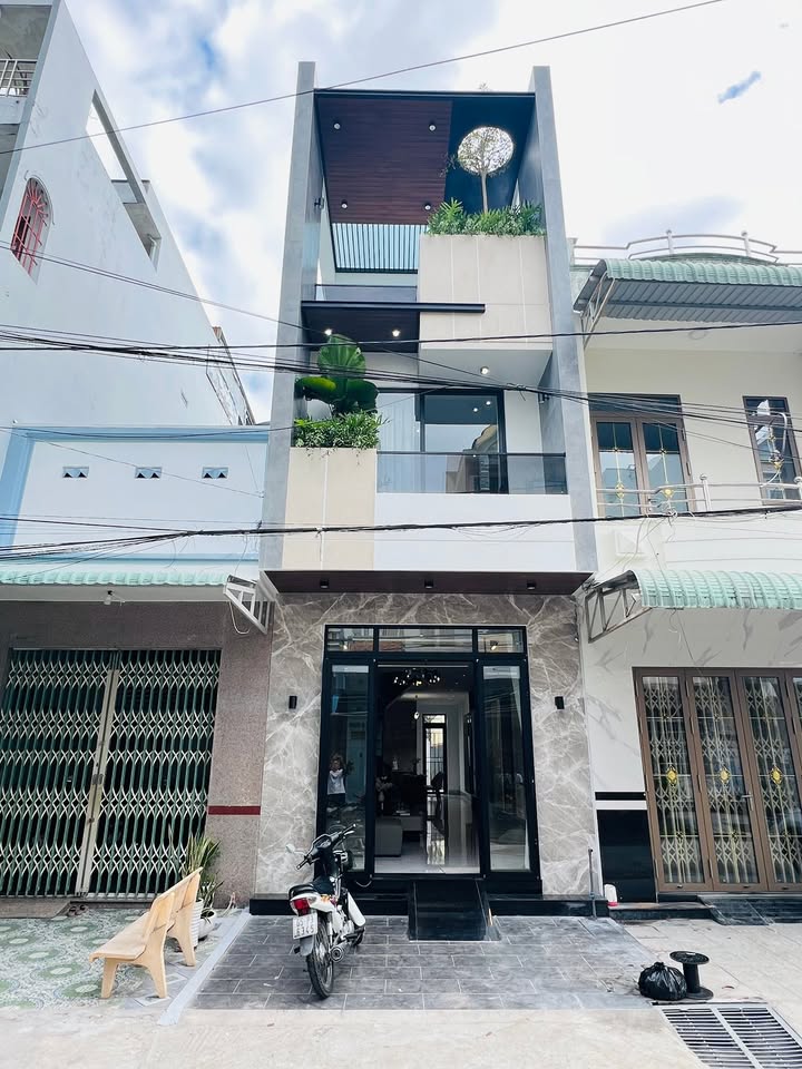 Nhà phố 3 tầng đường B2, phường Tân An, Cần Thơ - Nội thất cao cấp, vào ở ngay!