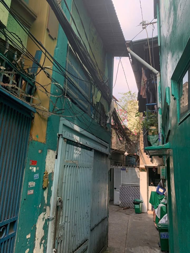 Nhà 2 tầng Tôn Đản, Quận 4, 24m² chỉ 2,25 tỷ - Bán gấp chính chủ!