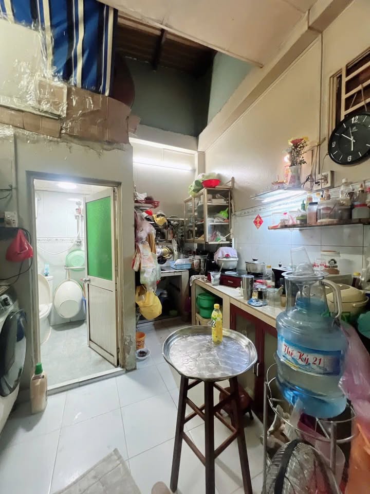 Nhà khu VIP Bến Vân Đồn Quận 4 45m² giá 6 tỷ - Gần trung tâm thuận tiện!