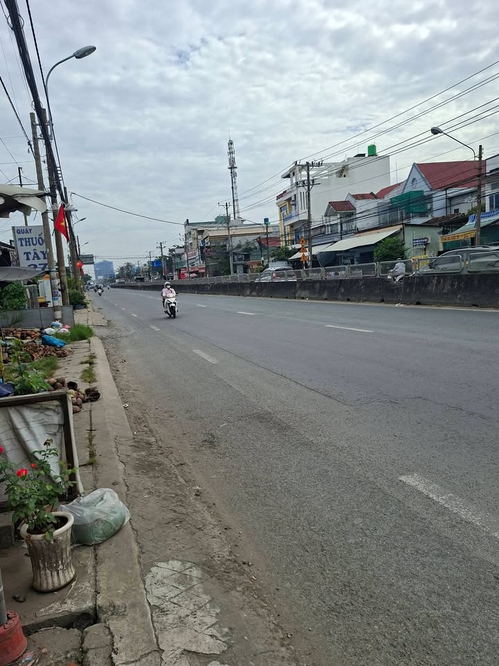 Nhà cấp 4 Gác lửng mặt tiền Quốc lộ 1A, 49.5m² chỉ 2.5 tỷ - Kinh doanh lý tưởng!