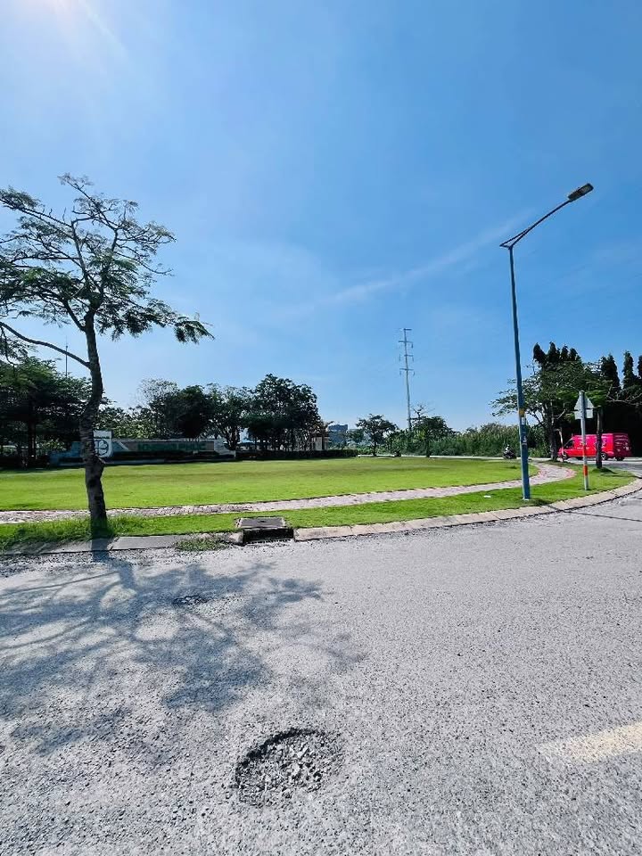 Nhà đẹp 2 tầng tại Bình Chánh 106m² giá 4.5 tỷ - Sân vườn thoáng đãng!