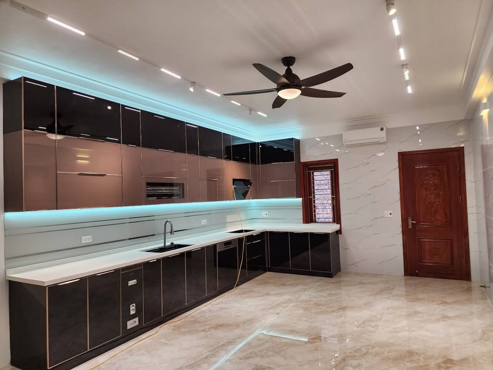 Nhà 4 tầng Thụ Ninh Vạn An 81m² giá 8.6 tỷ - Hệ thống thông minh hiện đại!