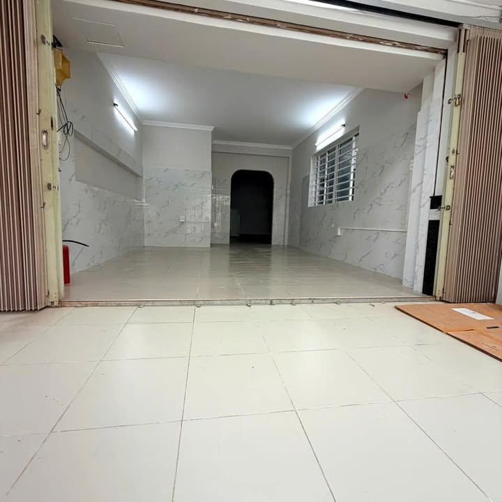 Cho thuê mặt bằng đường Quản Trọng Hoàng, quận Ninh Kiều, Cần Thơ - Tiện lợi cho kinh doanh!