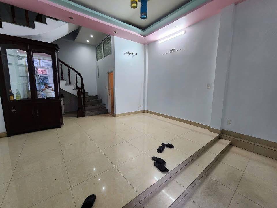 Nhà 4 tầng phường Đề Thám, TP Thái Bình, 36.8m², giá 2 tỷ - Sẵn sàng vào ở!