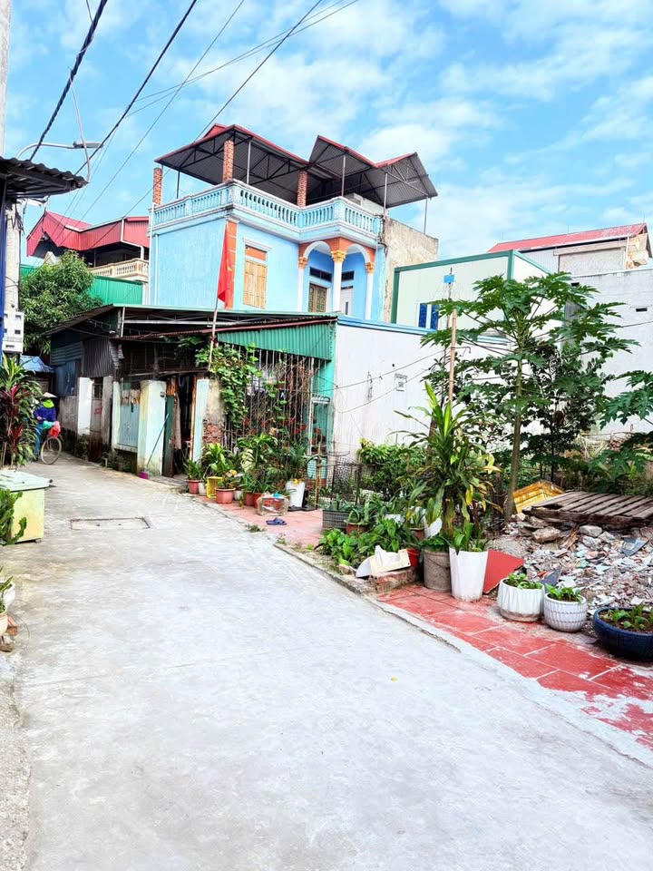 Nhà 2 tầng Thôn Đông, Tiên Du 130m² giá 2 tỷ - Đường ô tô vào tận nhà!