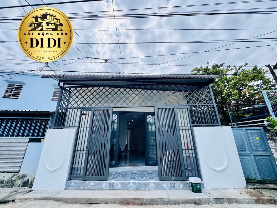 Nhà 2 mặt tiền Trần Quốc Toản - Lê Thị Hồng Gấm, Rạch Giá 142.8m² giá 2 tỷ - Vị trí đắc địa, tiện ích đầy đủ!