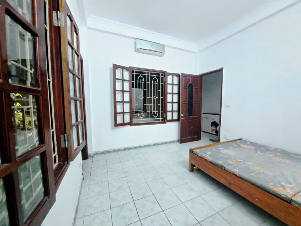 Cho thuê nhà nhỏ 40m² tại Mai Dịch, Cầu Giấy chỉ 4.8 triệu - Tự do giờ giấc!