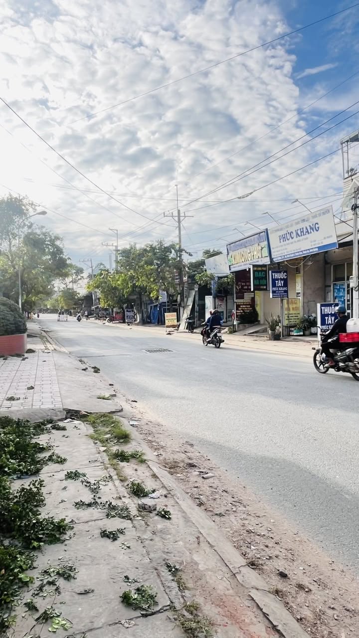 Nhà mặt tiền Thuận Giao 02, Thị xã Thuận An, 118m² chỉ 5.9 tỷ - Kinh doanh thuận lợi!